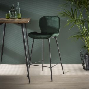 Velvet - barstol i sort metal og grøn velour.
